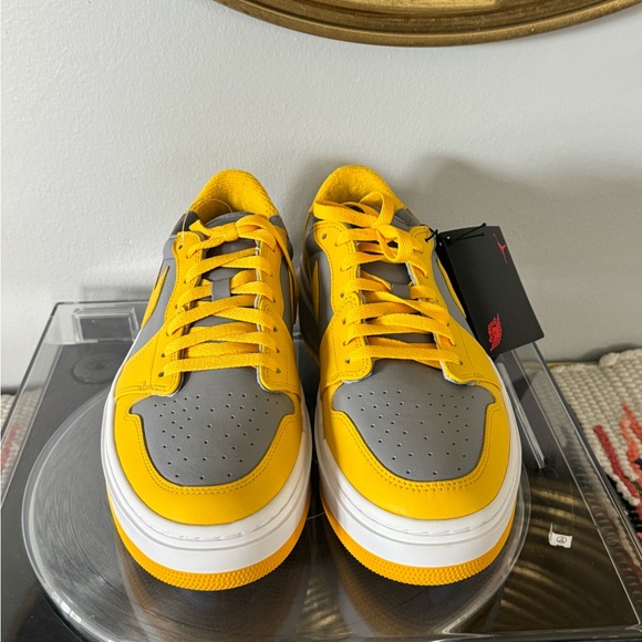 Women Air Jordan Elevate Low | Size 11.5 - Picture 3 of 6